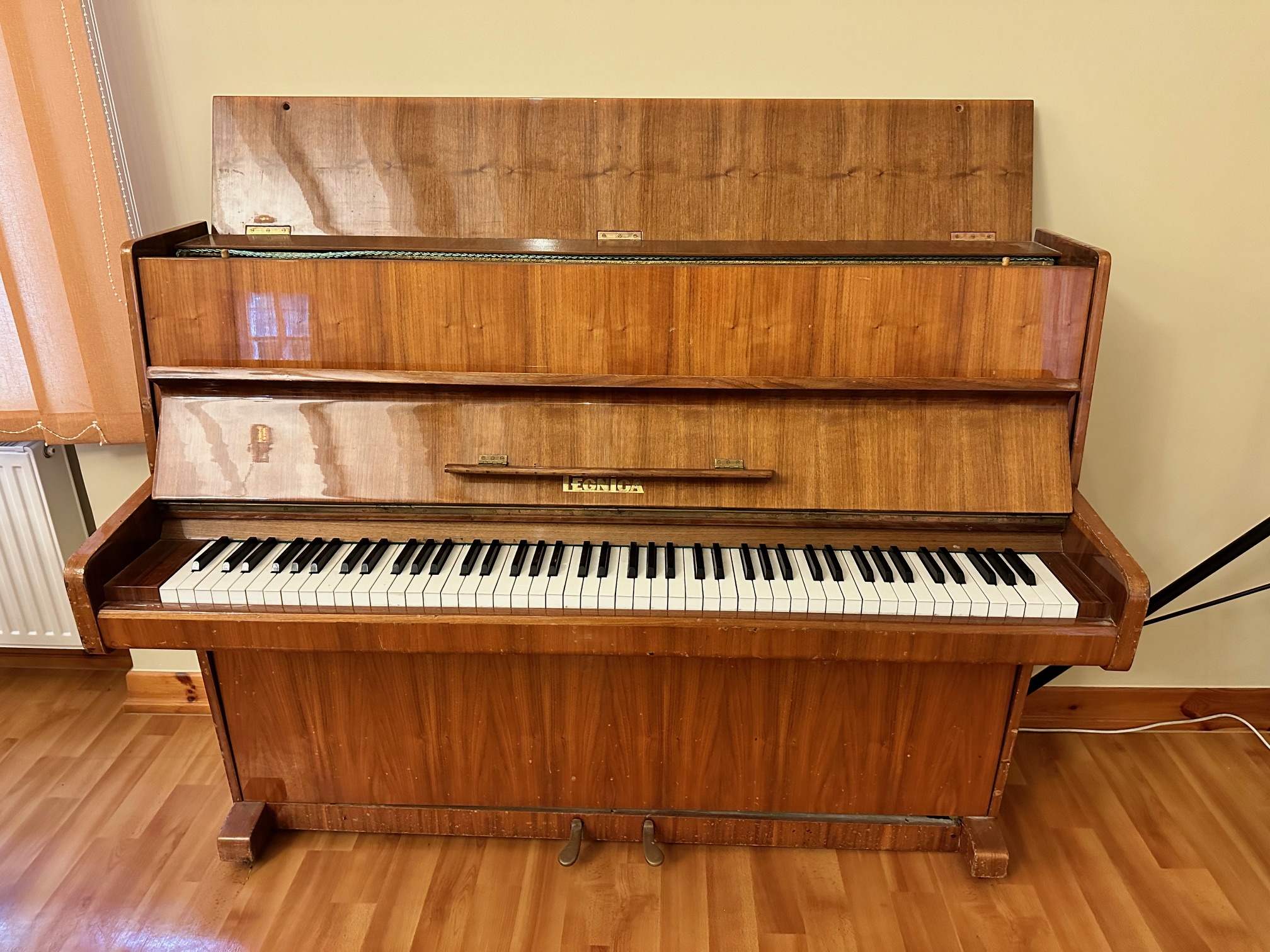 Pianino 1 widok ogólny